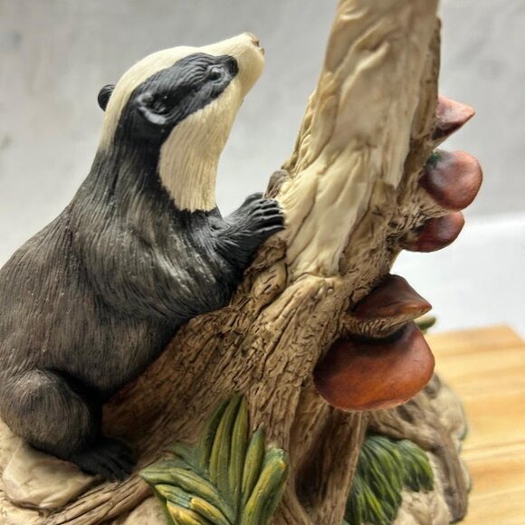 Robarts Design Figurine Hand-Painted Badger - Picture 4 of 4